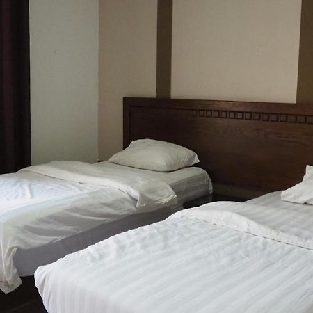 Al Fawanes Hotel Apartments Amman Esterno foto