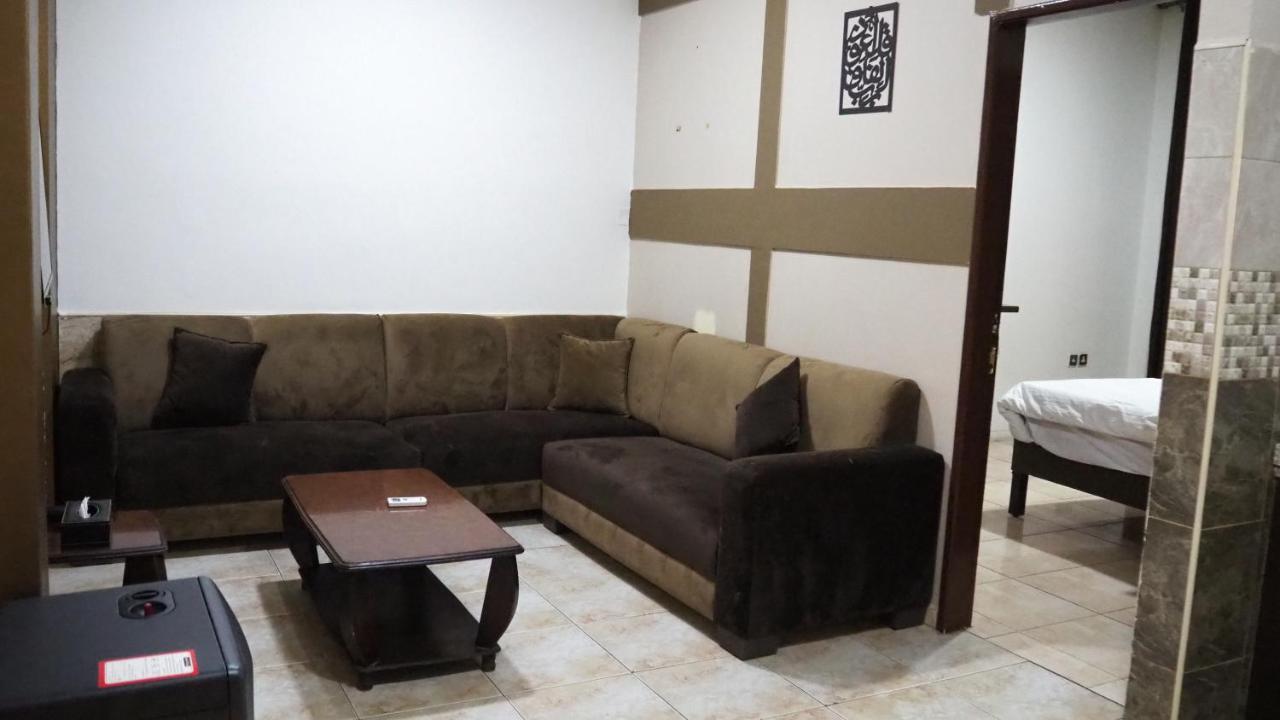 Al Fawanes Hotel Apartments Amman Esterno foto