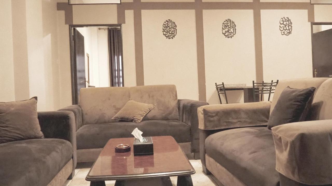 Al Fawanes Hotel Apartments Amman Esterno foto