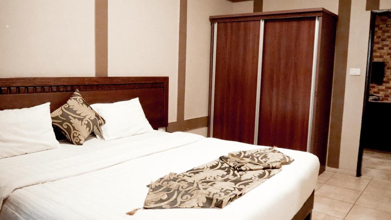 Al Fawanes Hotel Apartments Amman Esterno foto