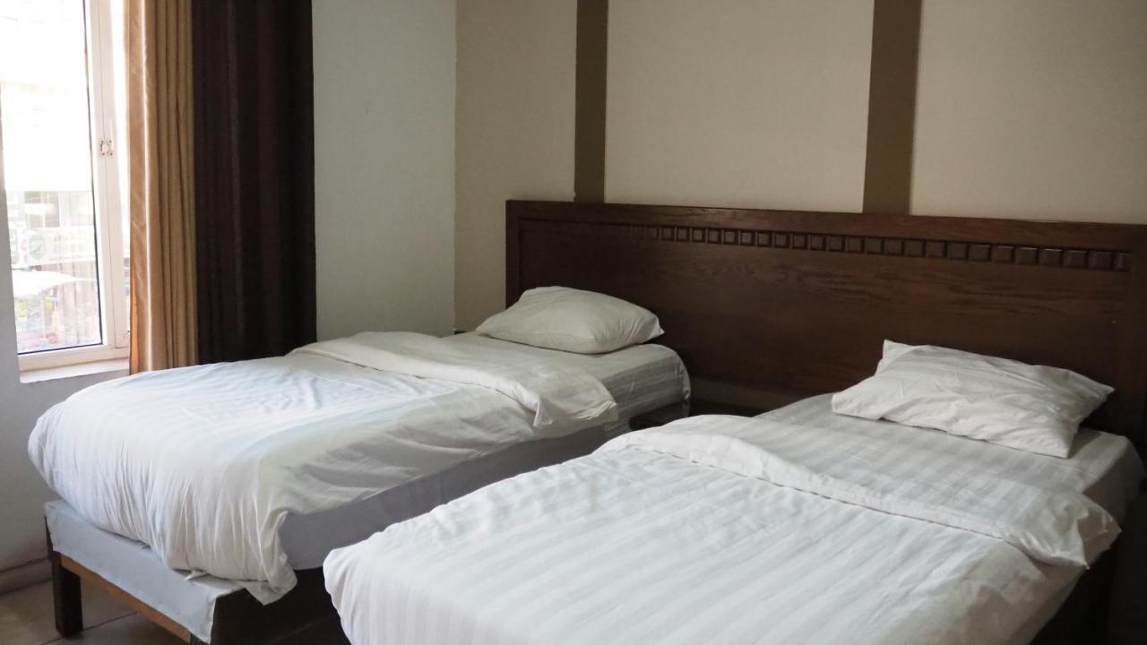 Al Fawanes Hotel Apartments Amman Esterno foto