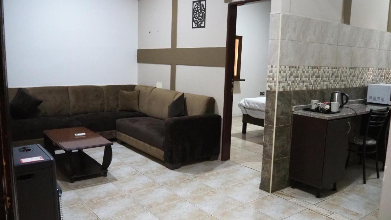 Al Fawanes Hotel Apartments Amman Esterno foto