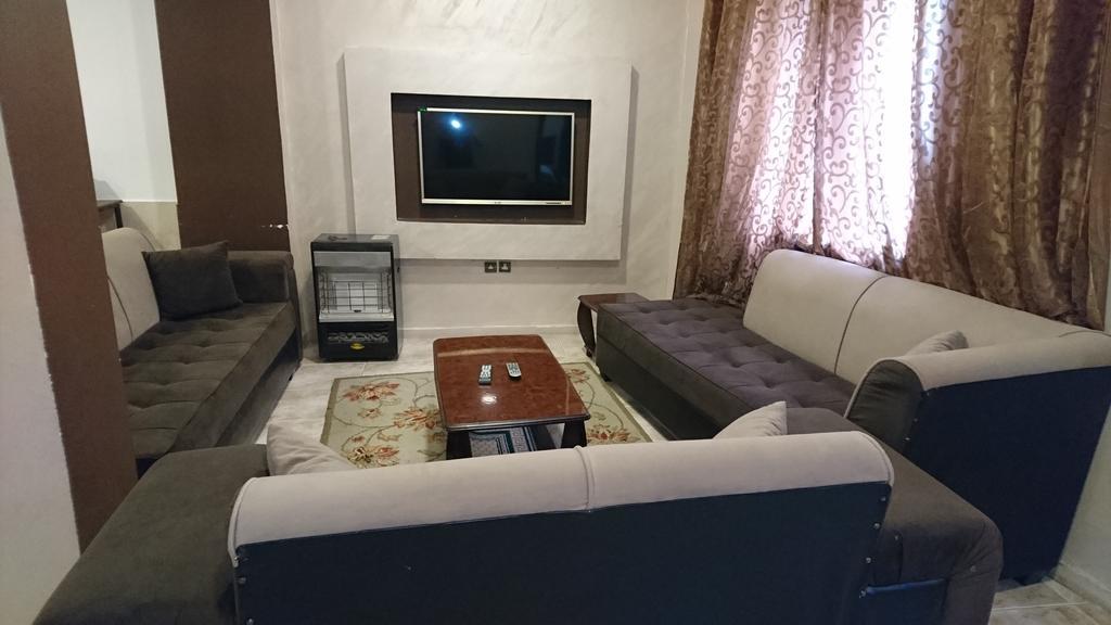 Al Fawanes Hotel Apartments Amman Esterno foto