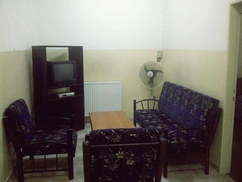 Al Fawanes Hotel Apartments Amman Esterno foto