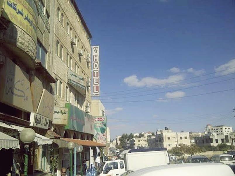 Al Fawanes Hotel Apartments Amman Esterno foto